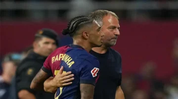 انفعال هانزي فليك بعد تعرض رافينها لإصابة مقلقة في صفوف برشلونة